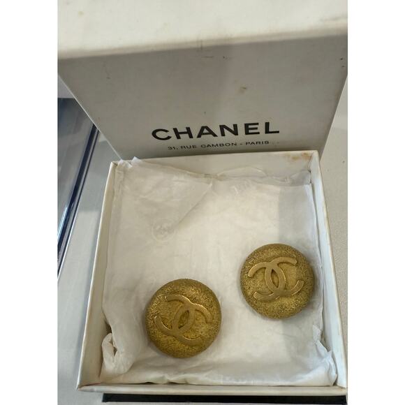 CHANEL Matte Gold Vintage CC Clips*94P date code*24K Gold Plating - Picture 2 of 7